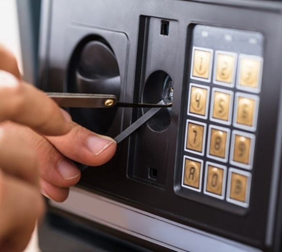 Заміна личинки сейфового замку у Харкові