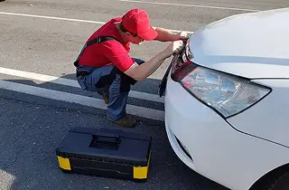 отпереть замок машины с помощью линейки
