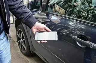 открыть машину без ключа телефоном