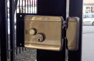 инструменты для установки дверных ручек