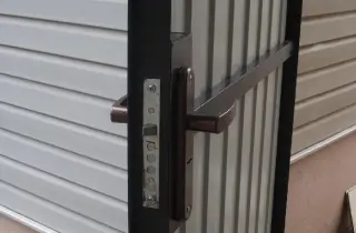 установка ручки двери